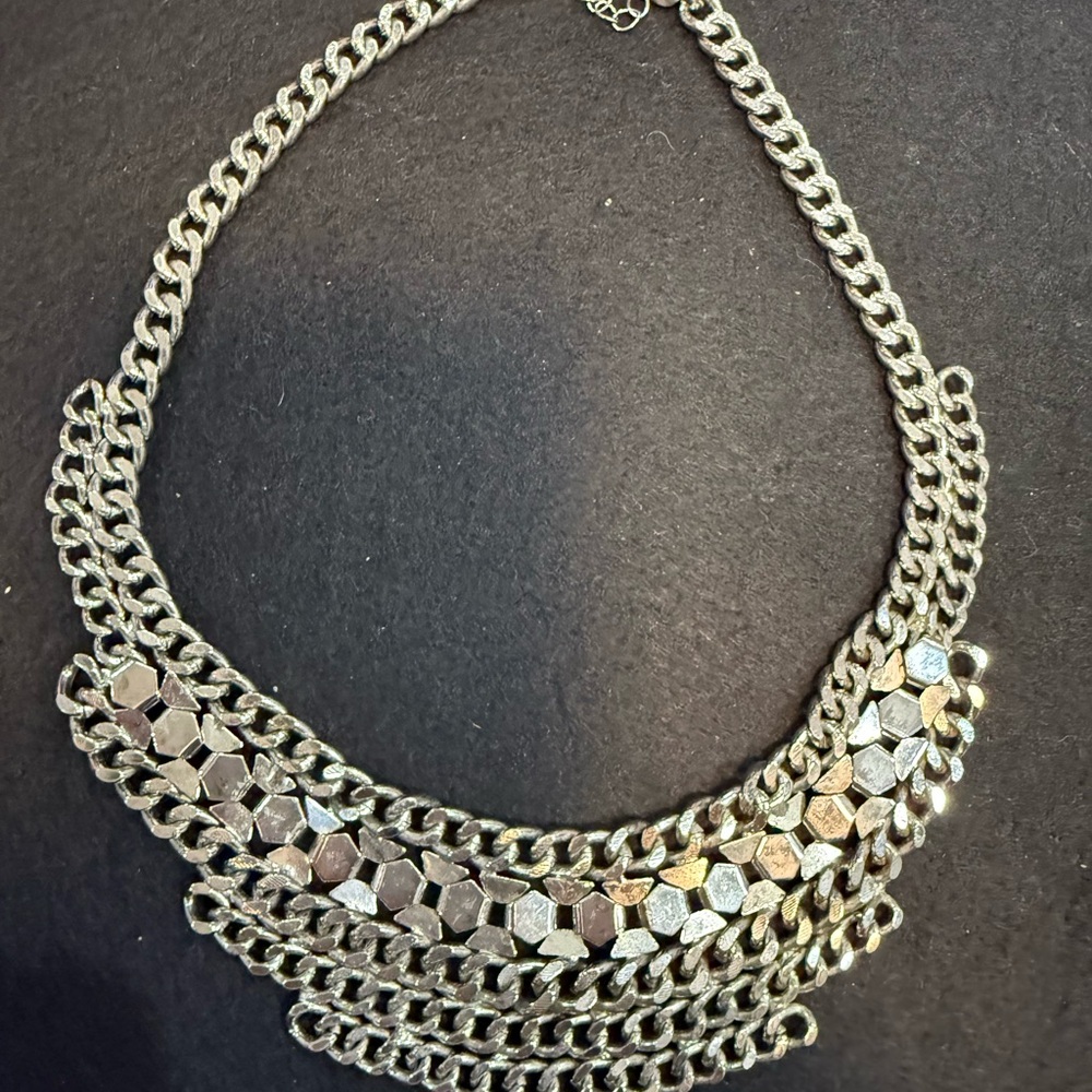 Source‎ Unknown Silver Statement Necklace